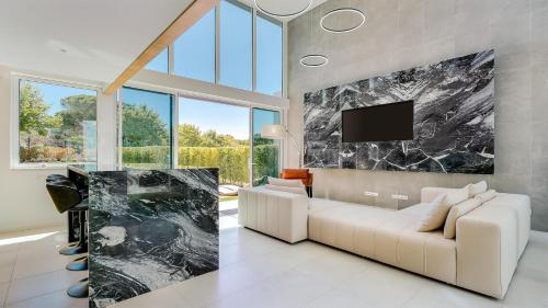 Villa Serenity CleverDetails Central Vilamoura Sleeps 4 adults and 2 children located in the center — 4-Star Luxury Hotel in Vilamoura, Portugal