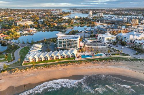 Sea Side 104 - carbon neutral hotel in Mandurah