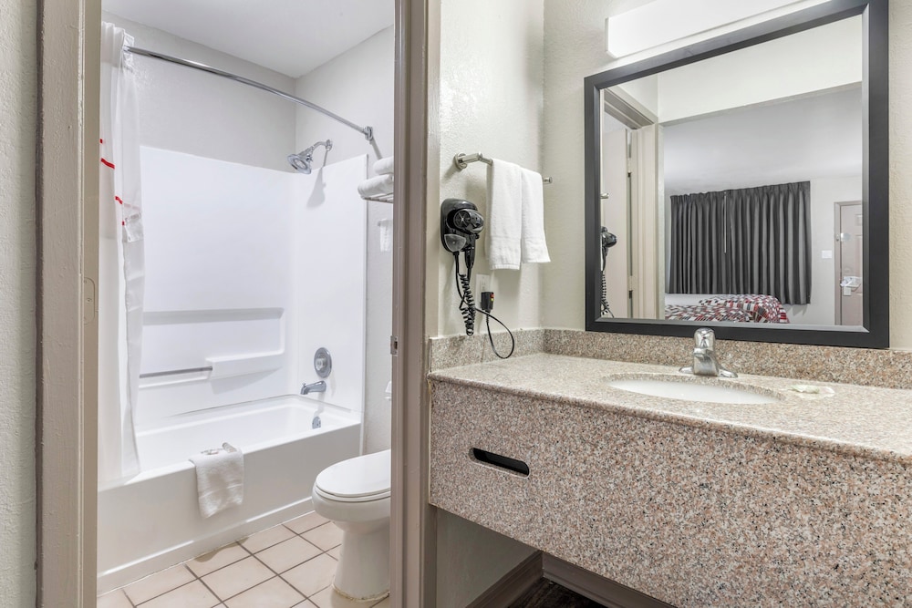 Red Roof Inn Canton TX - photo 25