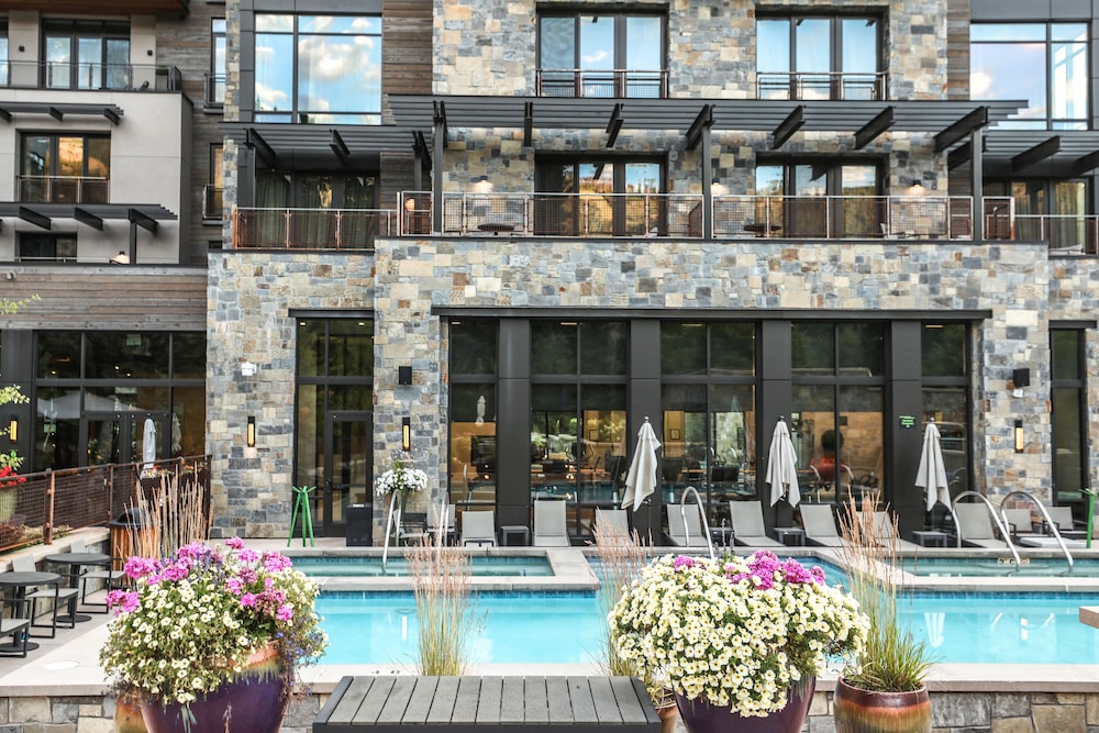 Limelight Hotel Ketchum - carbon neutral hotel in Ketchum
