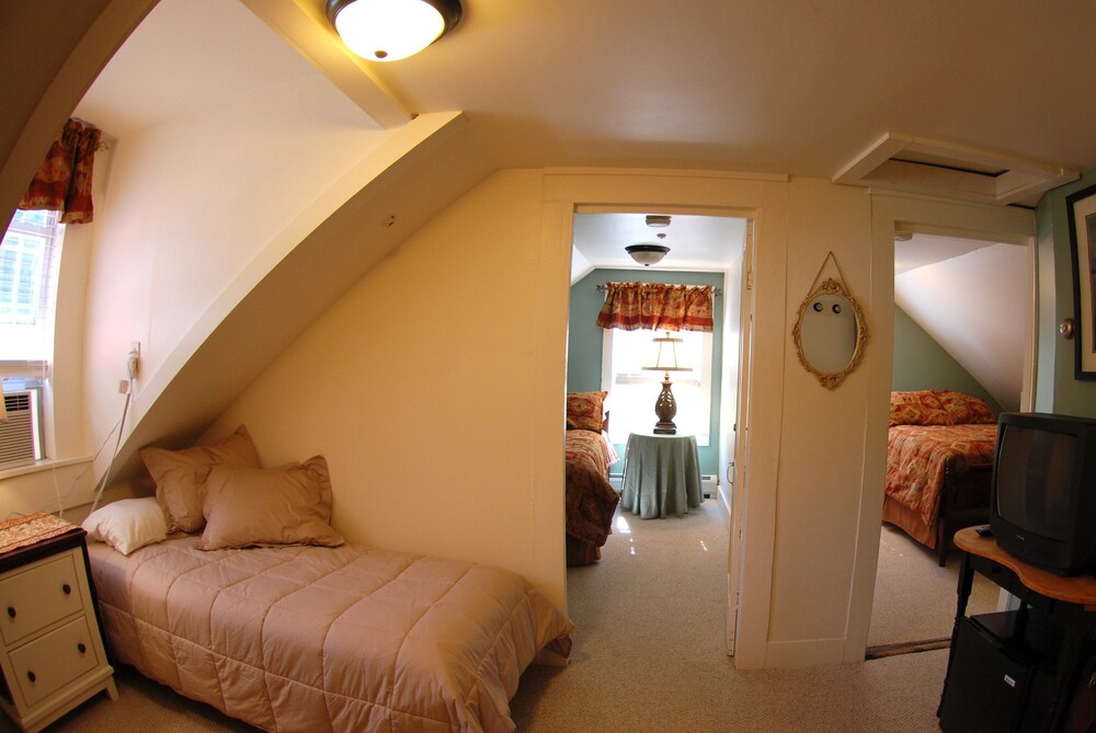 Hyde Away Inn - photo 21