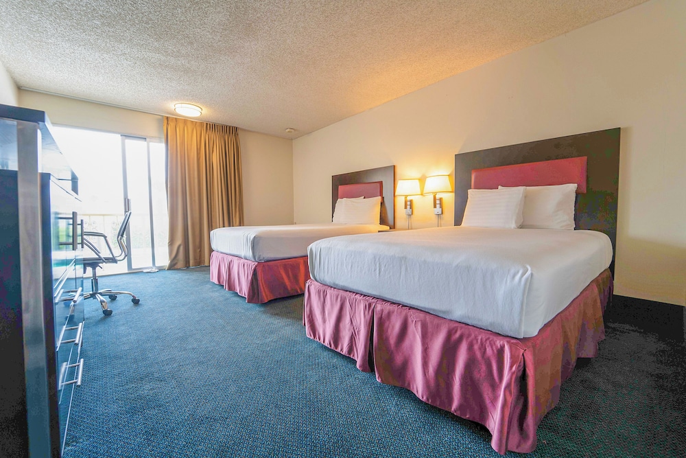 Royal Plaza Inn Indio - photo 45
