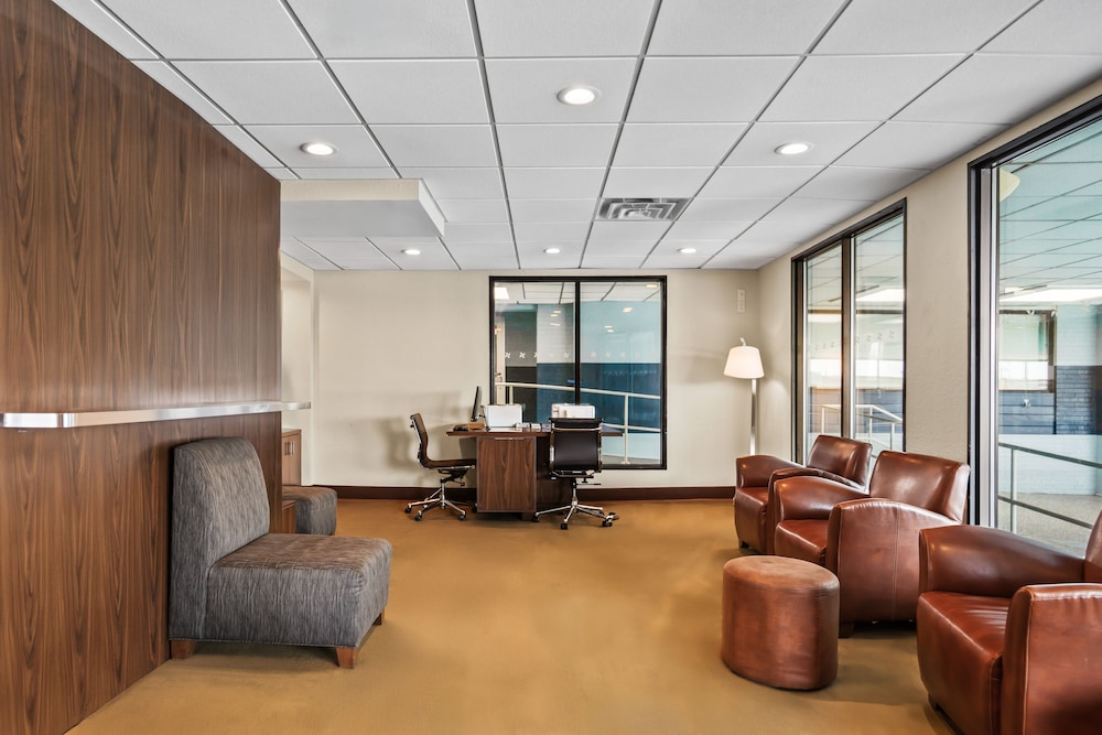 Royle Hotel Milwaukee Airport - photo 2