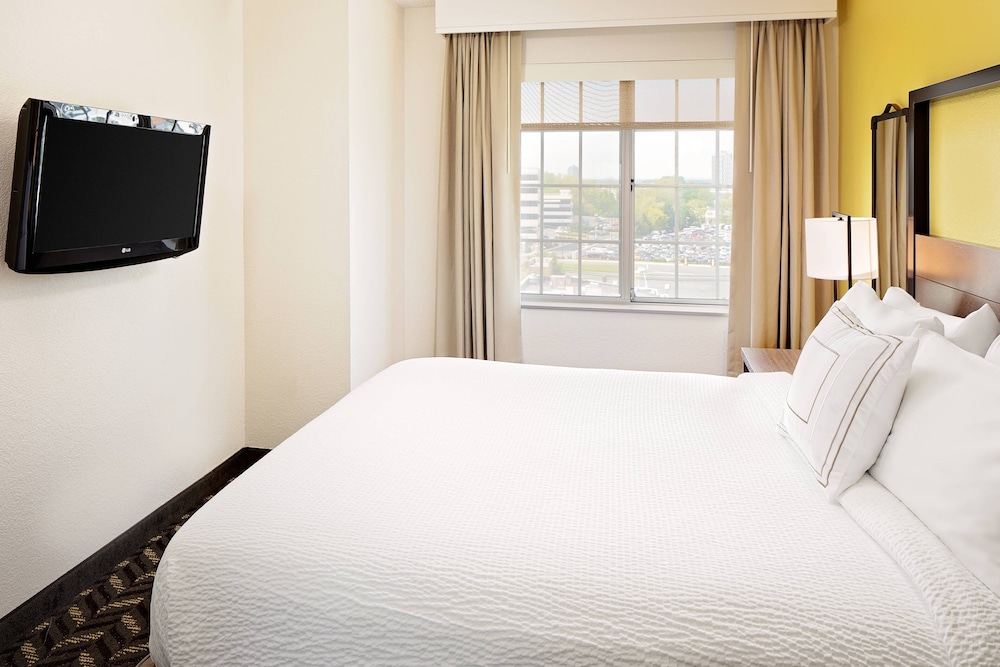 Residence Inn by Marriott Tysons - photo 7