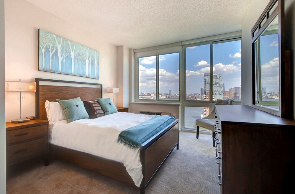 Global Luxury Suites at Newport - photo 49