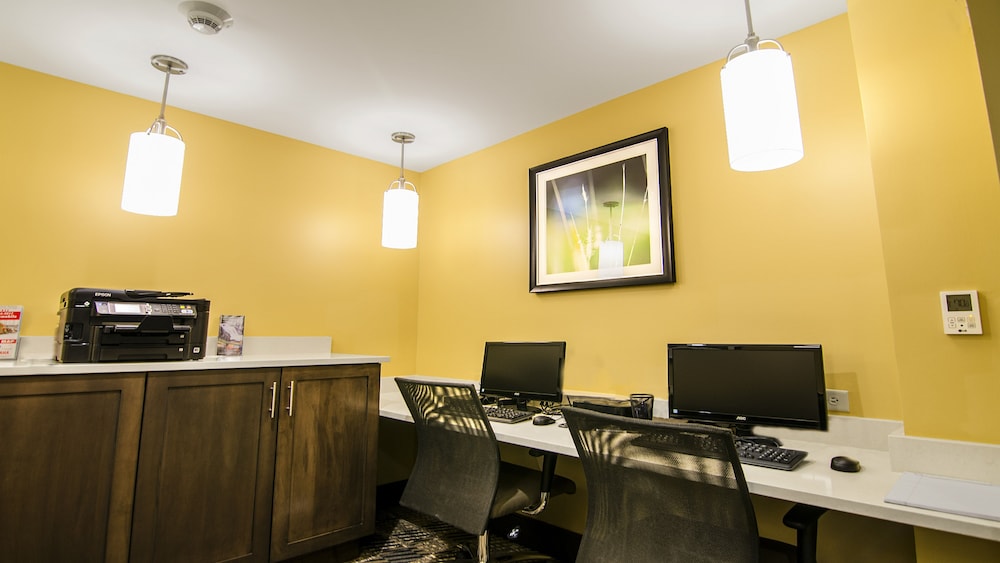 Staybridge Suites Marquette by IHG - photo 18