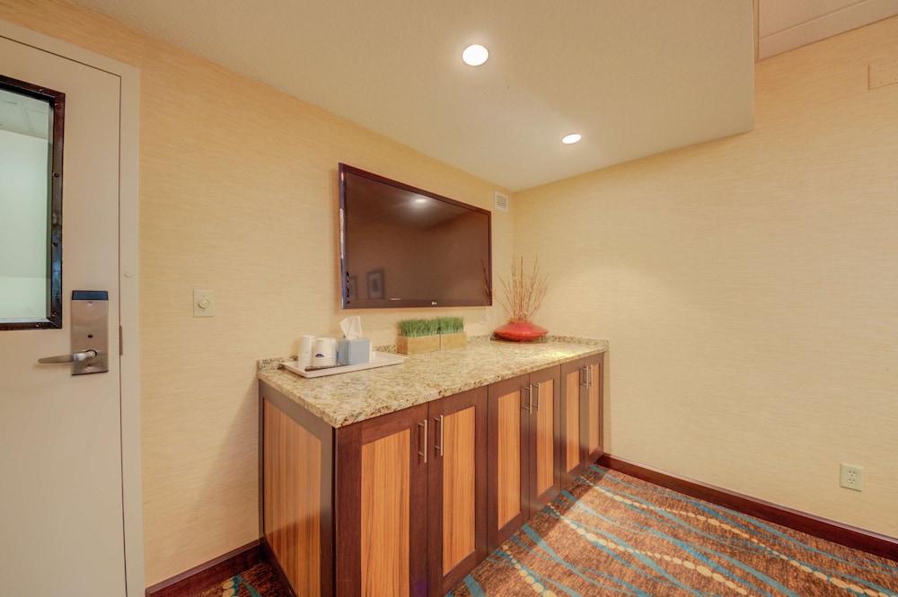 Hampton Inn St. Charles St. Peters - photo 45