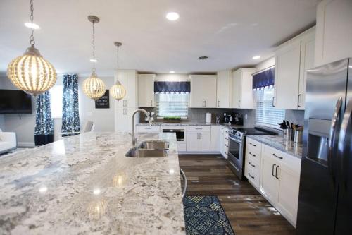 5 King Beds 1q 1full P O Newly Remodeled 2800 Sq Ft — Knoxville