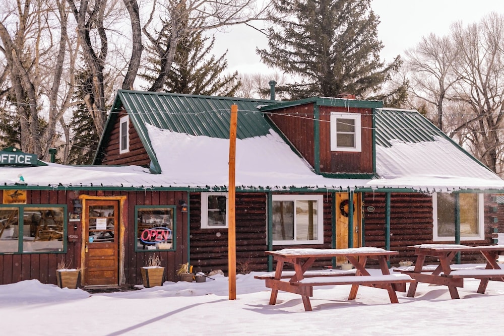 Chinook Winds Motel - carbon neutral hotel in Dubois