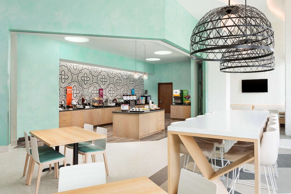 Hampton Inn & Suites Santa Monica - photo 43