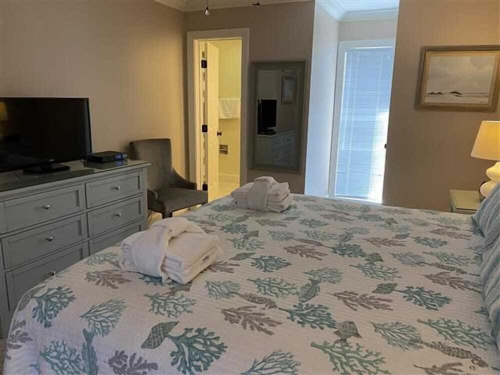 1270 Harbour Town Club at The Sea Pines Resort - photo 4