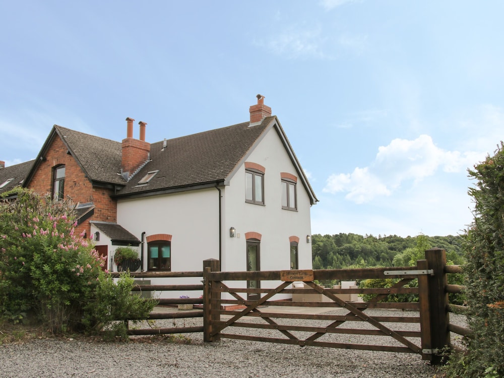 Minton Lane Cottage — 4-Star Luxury Hotel in Church Stretton, United Kingdom