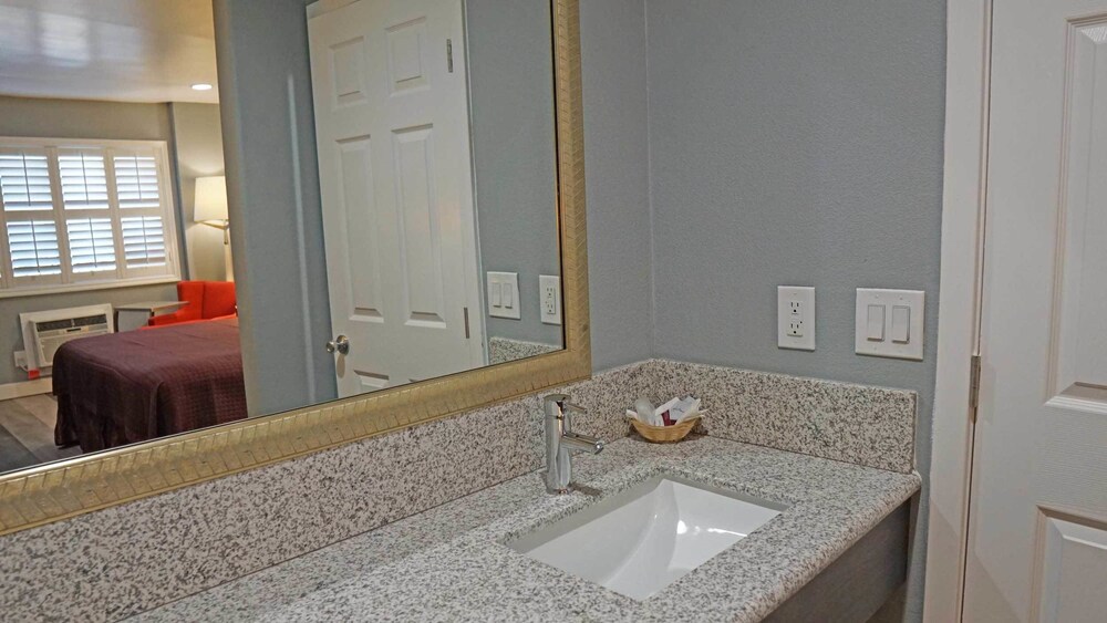 Del Mar Motel - photo 15
