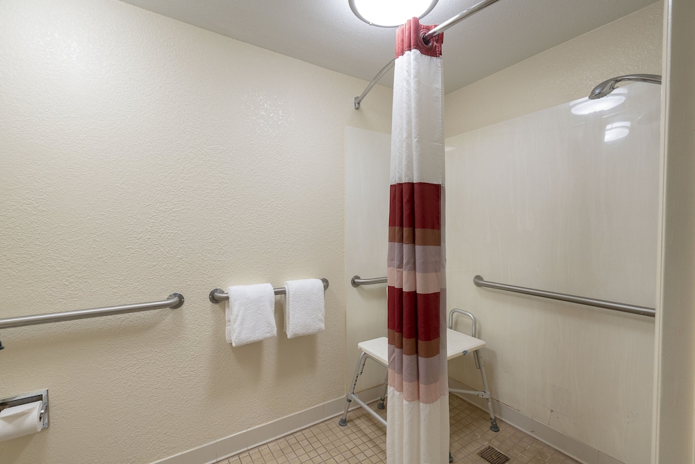 Red Roof Inn Greenville - photo 41