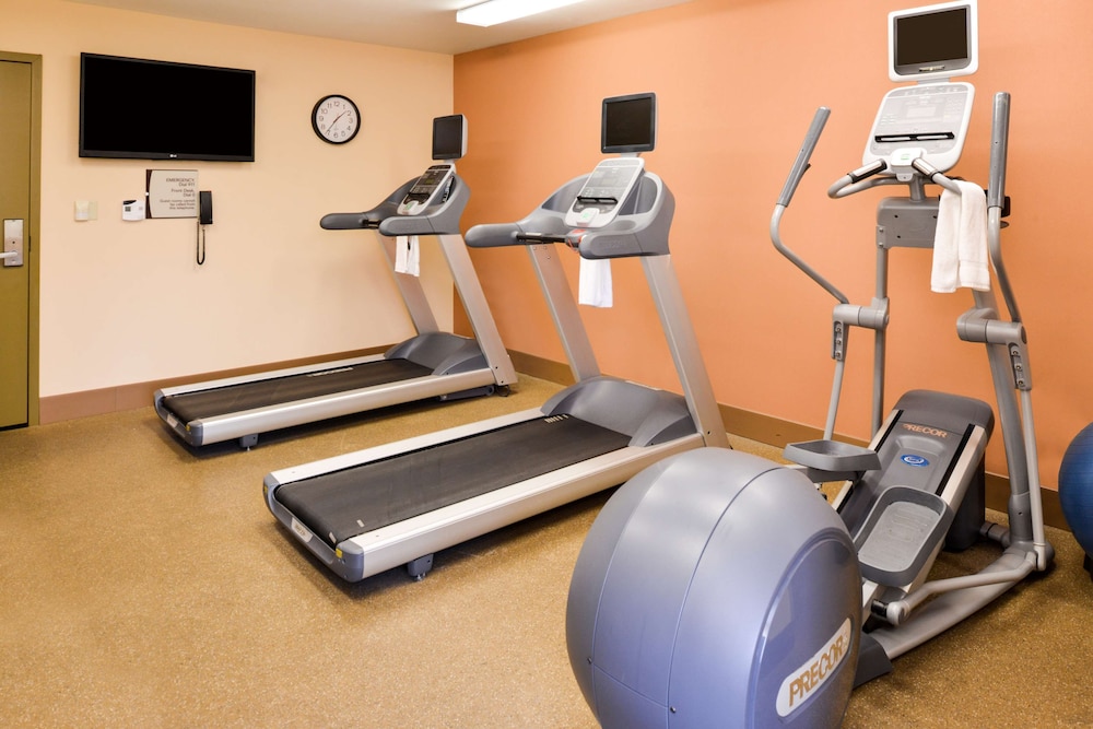Homewood Suites by Hilton Fresno - photo 36
