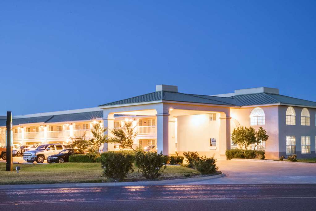 Days Inn by Wyndham Fort Stockton - photo 2