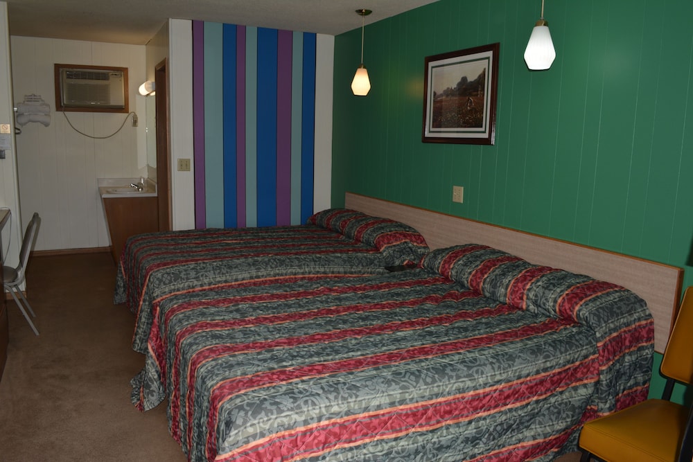 Edgetowner Motel - photo 4