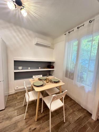 Cassis Studio 50m de la Grande Plage in Cassis, France