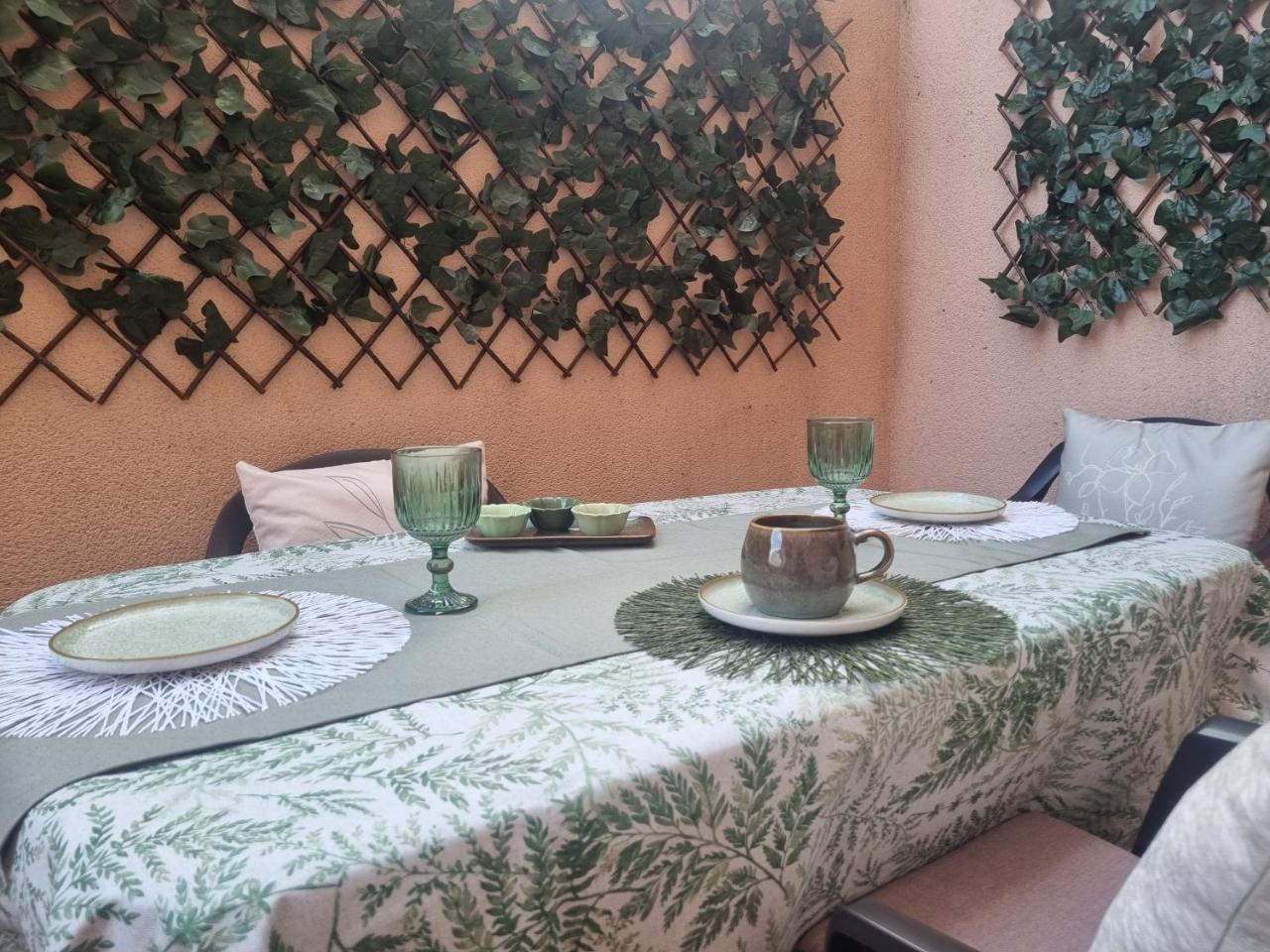 Buen Camino Alojamiento Centrico Con Terraza — hotel in Negreira