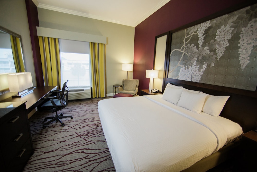 DoubleTree by Hilton Hotel Savannah Historic District - photo 10