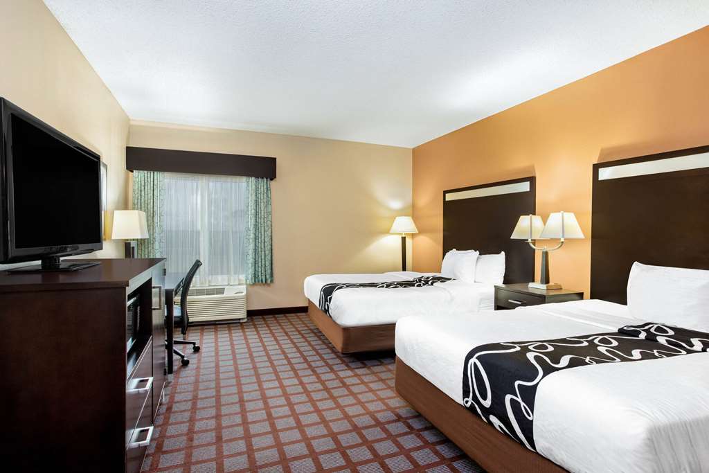 La Quinta Inn & Suites Indianapolis Airport West - photo 12