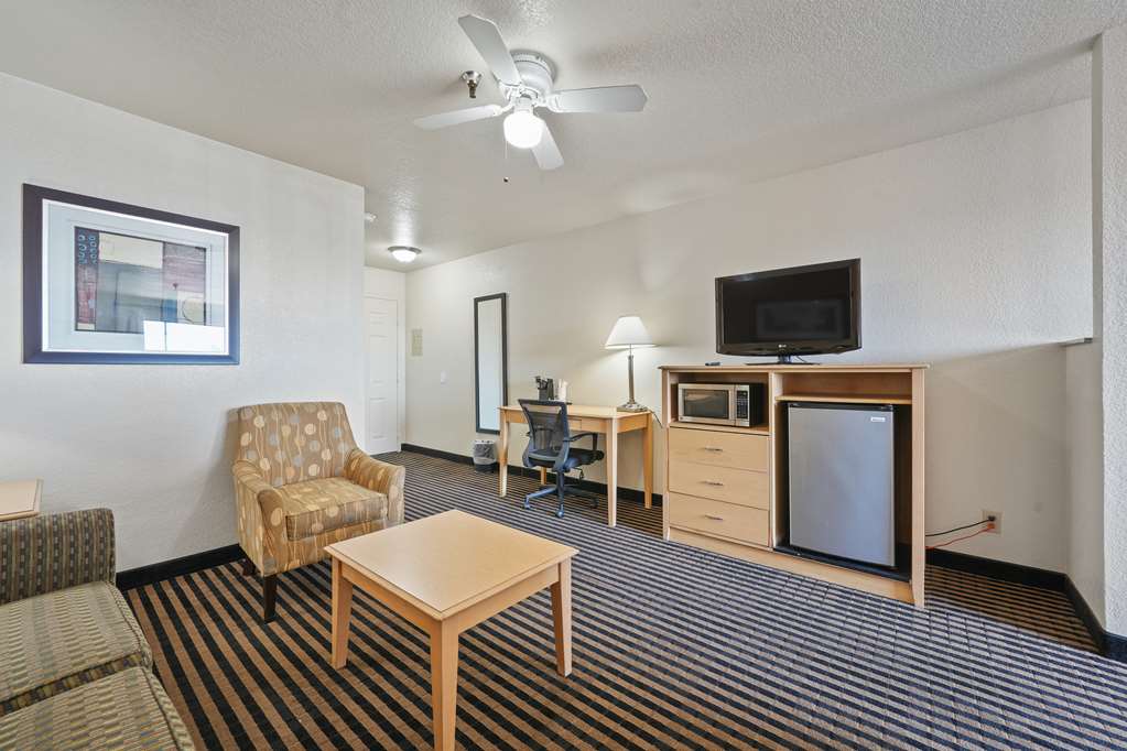 Best Western Plus Executive Inn & Suites - photo 30