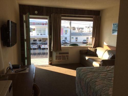 Crystal Sands Motel - photo 7