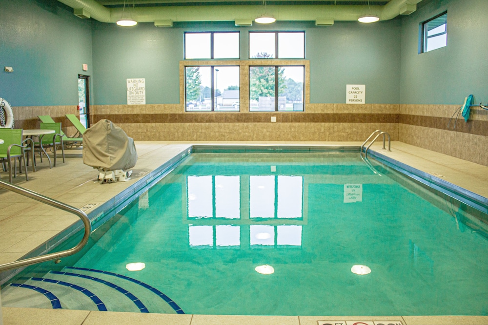 Holiday Inn Express & Suites Worthington by IHG - photo 24