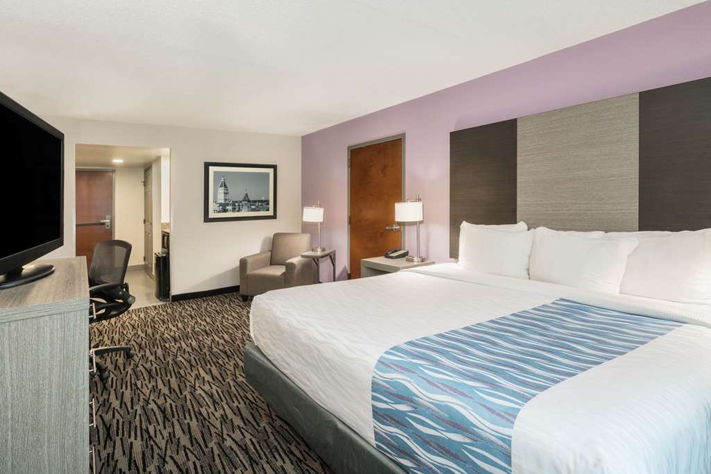 La Quinta Inn & Suites by Wyndham Clarksville - photo 10