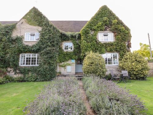 The Malins — 4-Star Luxury Hotel in Moreton In Marsh, United Kingdom