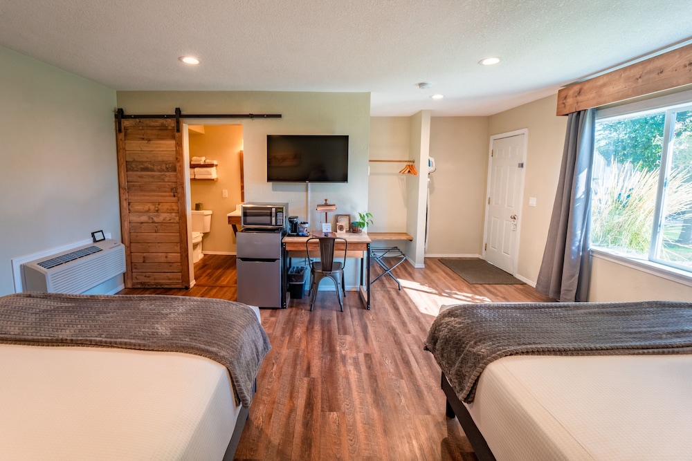 Evergreen Motel - photo 40