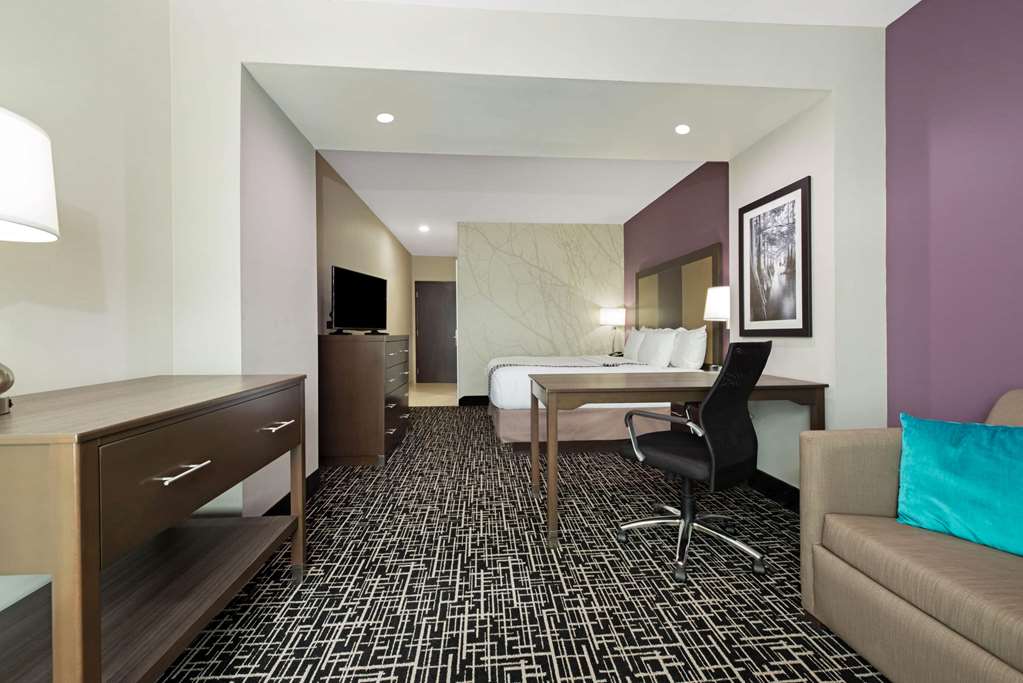 La Quinta Inn & Suites by Wyndham Lake Charles Westlake - photo 24