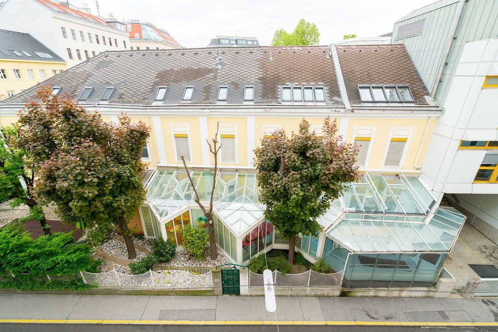Vienna Residence Spacious Viennese Apartment for up to 5 Happy Guests — 4-Star Luxury Hotel in Vienna, Austria