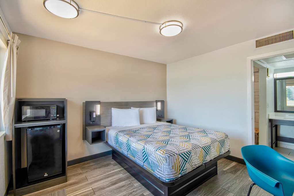 Motel 6 Russellville AR - photo 12