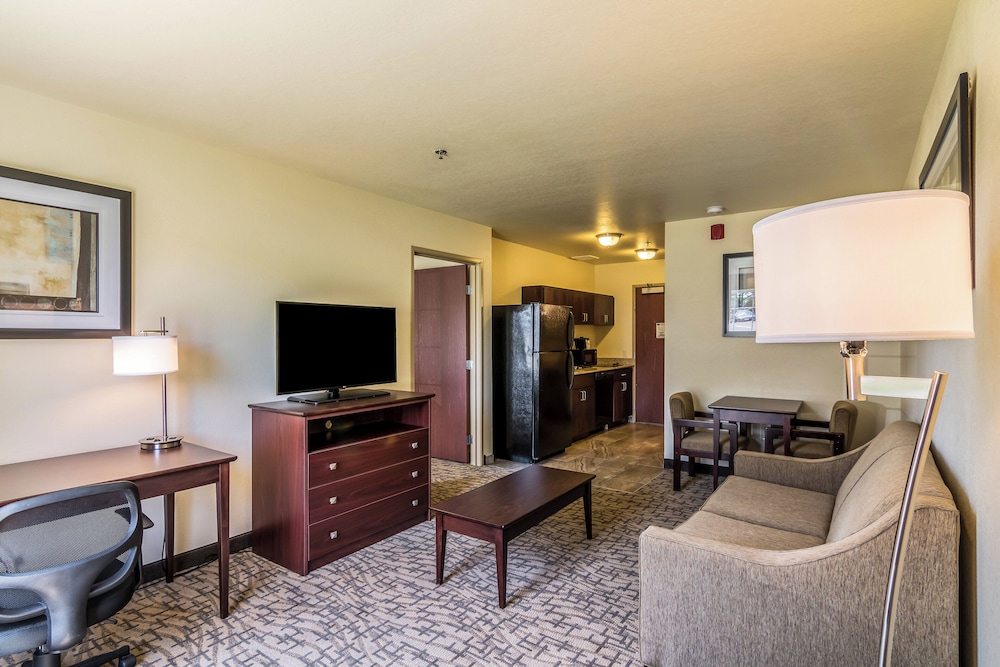 Cobblestone Inn & Suites Barron - photo 23