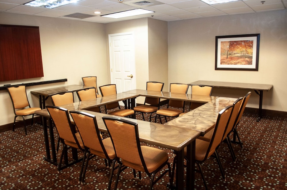 Hampton Inn Terre Haute - photo 42