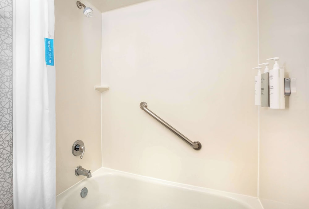 Hampton Inn Orlando International Airport - photo 21