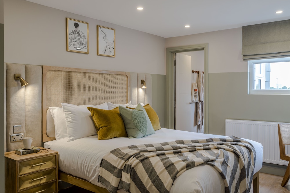 Your Apartment Shepherd's Bush — 4-Star Luxury Hotel in London, United Kingdom