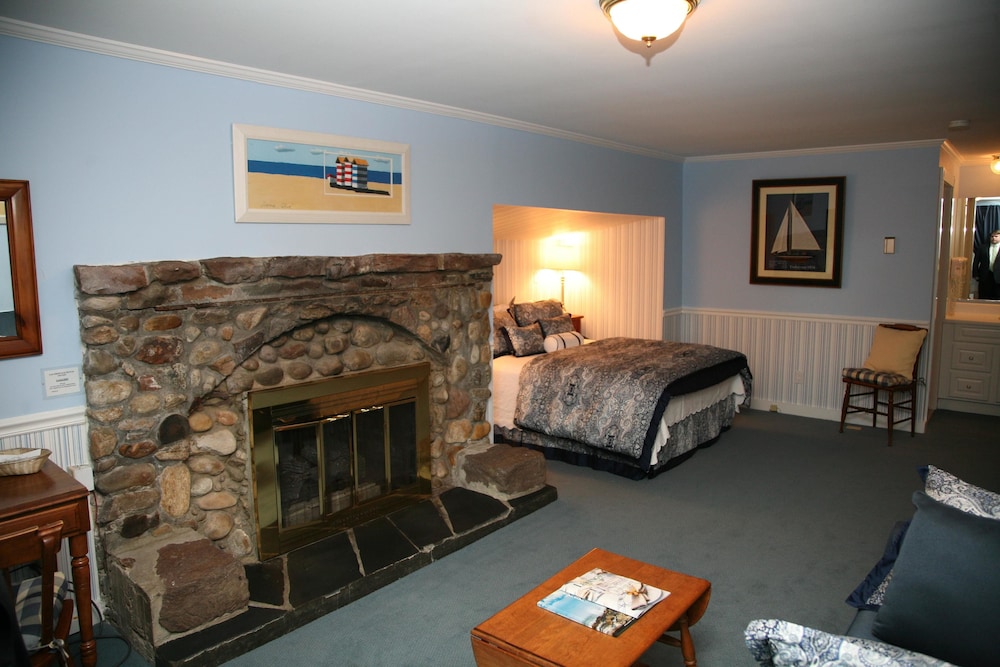 Three Village Inn Stony Brook - photo 8