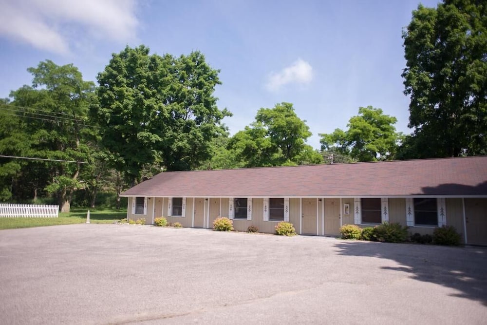 M 22 Inn Suttons Bay - photo 40
