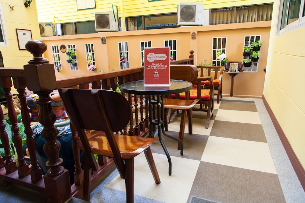 ZEN Rooms Samsen 3