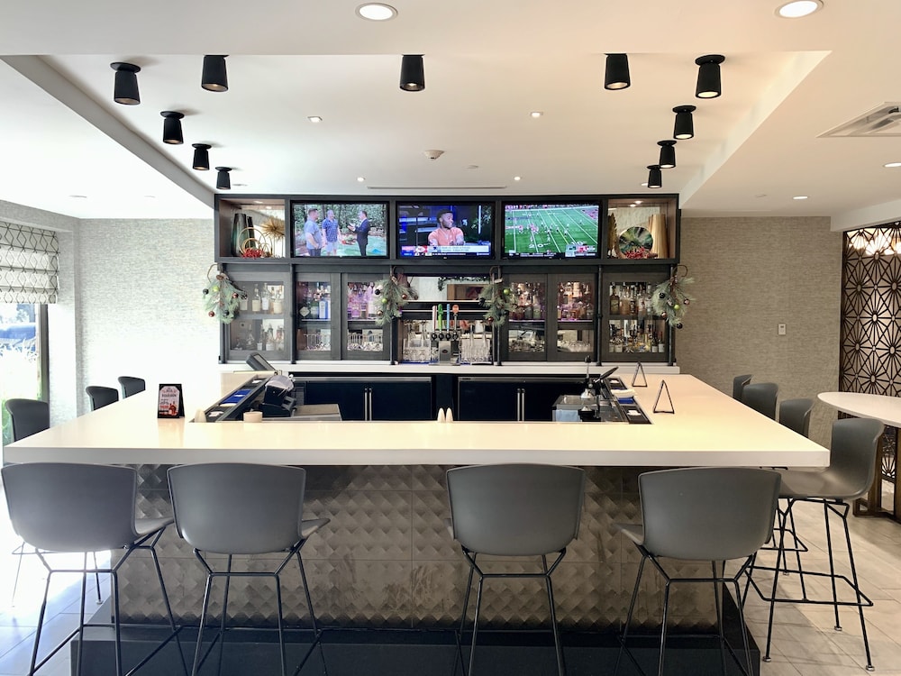 DoubleTree by Hilton Austin University Area - photo 26
