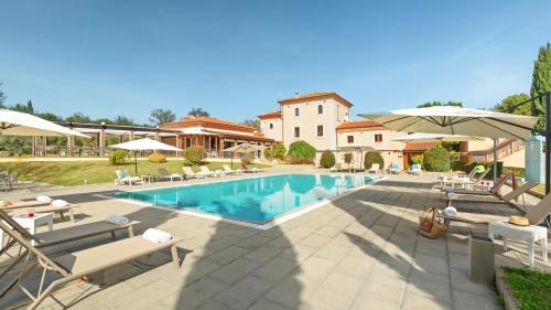 Tenuta Esdra 20 Emma Villas — 4-Star Luxury Hotel in Pontecorvo, Italy