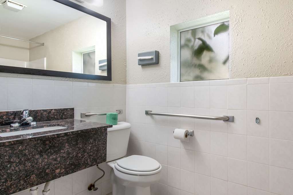 Econo Lodge Mechanicsburg Harrisburg West - photo 19
