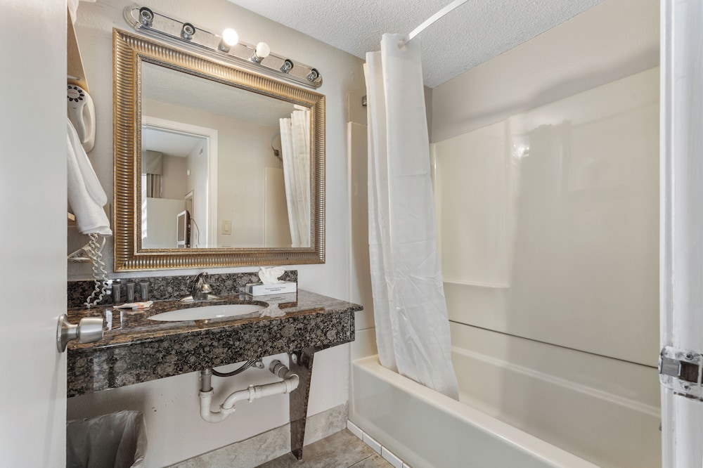 Ocean Crest Inn and Suites - photo 72