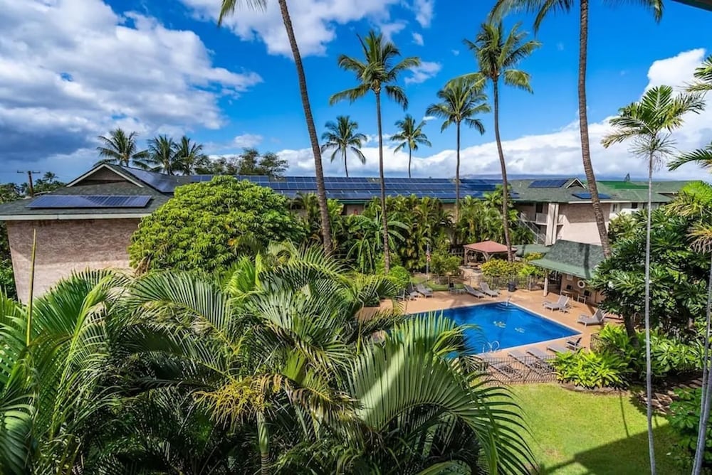 Steps to Charley Young Beach Ocean Views Pool Retreat — 4-Star Luxury Hotel in Kihei, United States