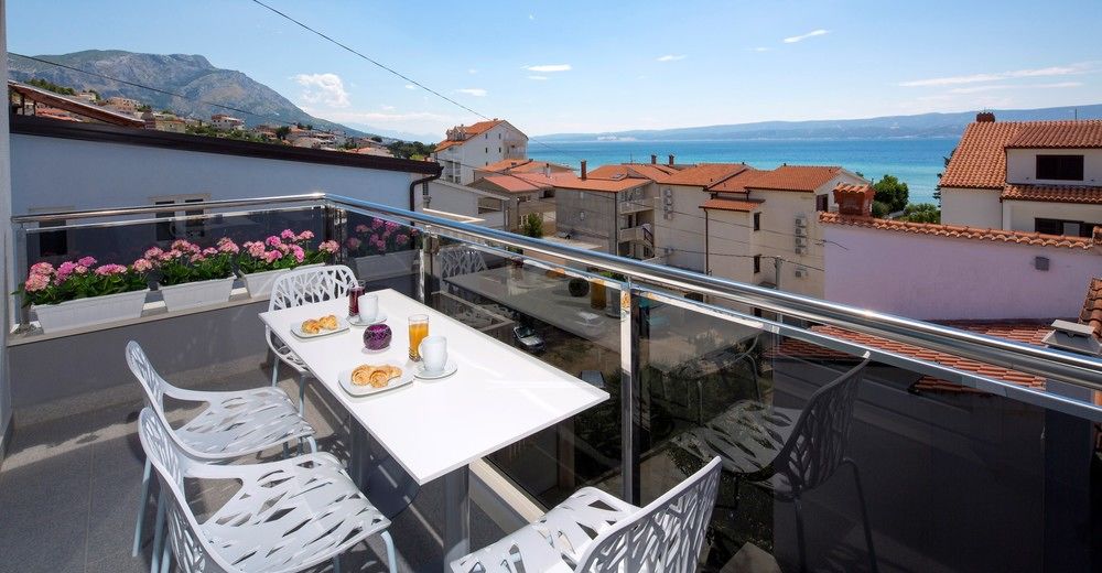 The Seasons Residence — 4-Star Luxury Hotel in Dugi Rat, Croatia