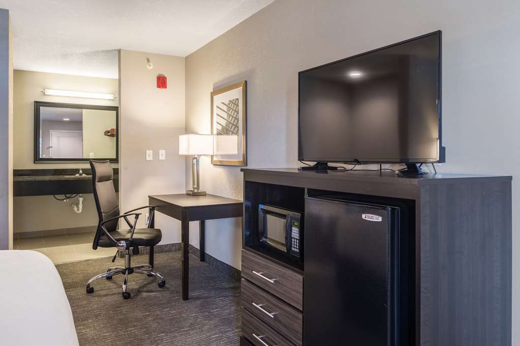 Econo Lodge Inn & Suites North Little Rock near Riverfront - photo 21