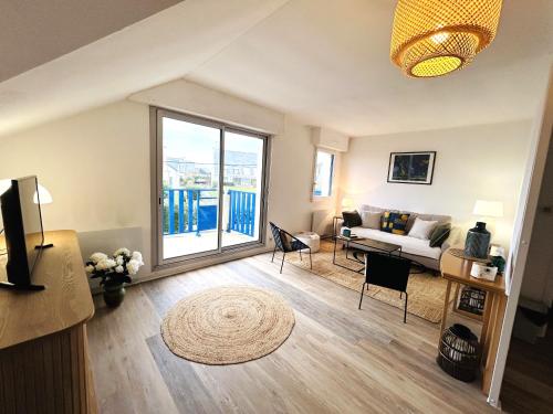T2 Duplex Vue Mer 150 M De La Plage — 4-Star Luxury Hotel in Ploemeur, France