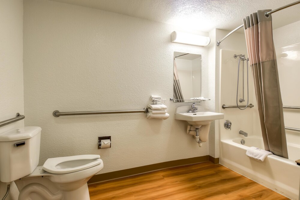 Motel 6 Los Angeles Long Beach - photo 16